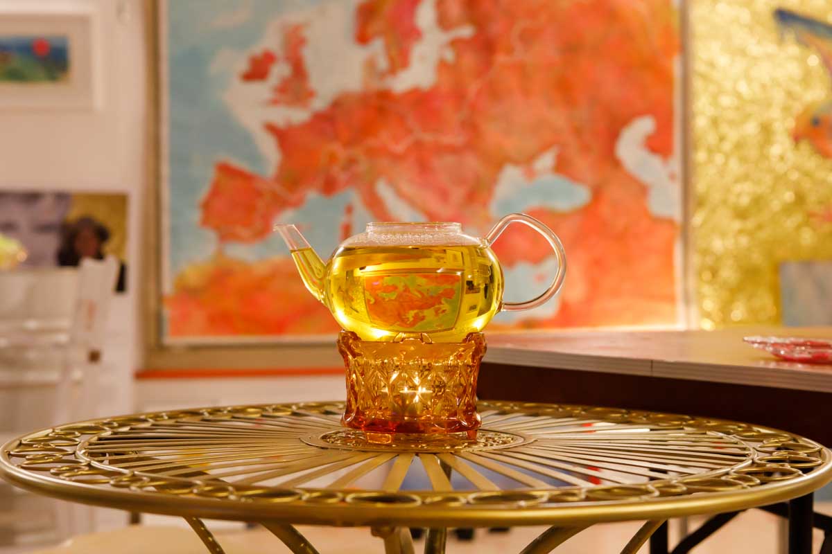 Saffron tea and map of Europe