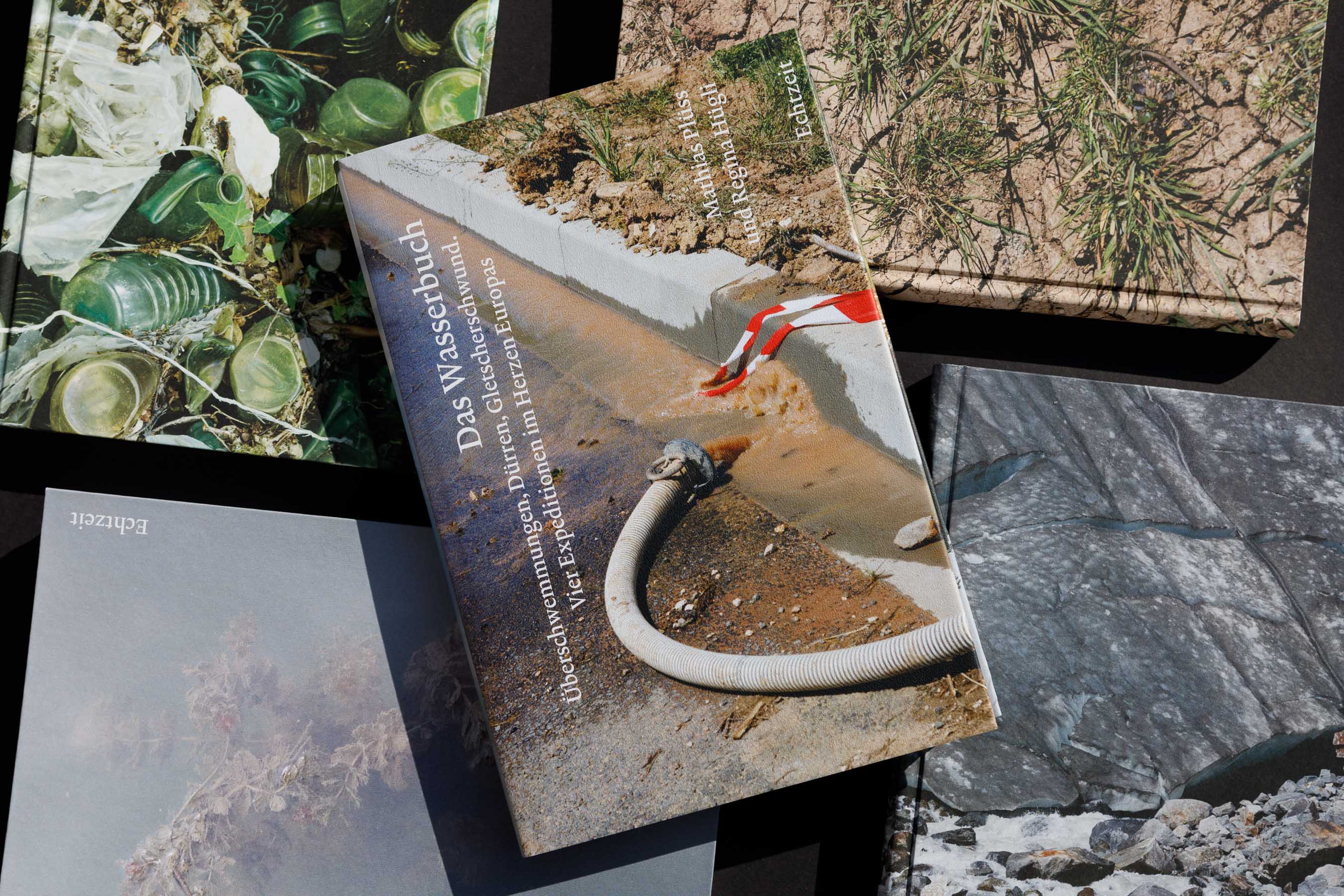 Das Wasserbuch by Mathias Pluess and Regina Huegli, Cover